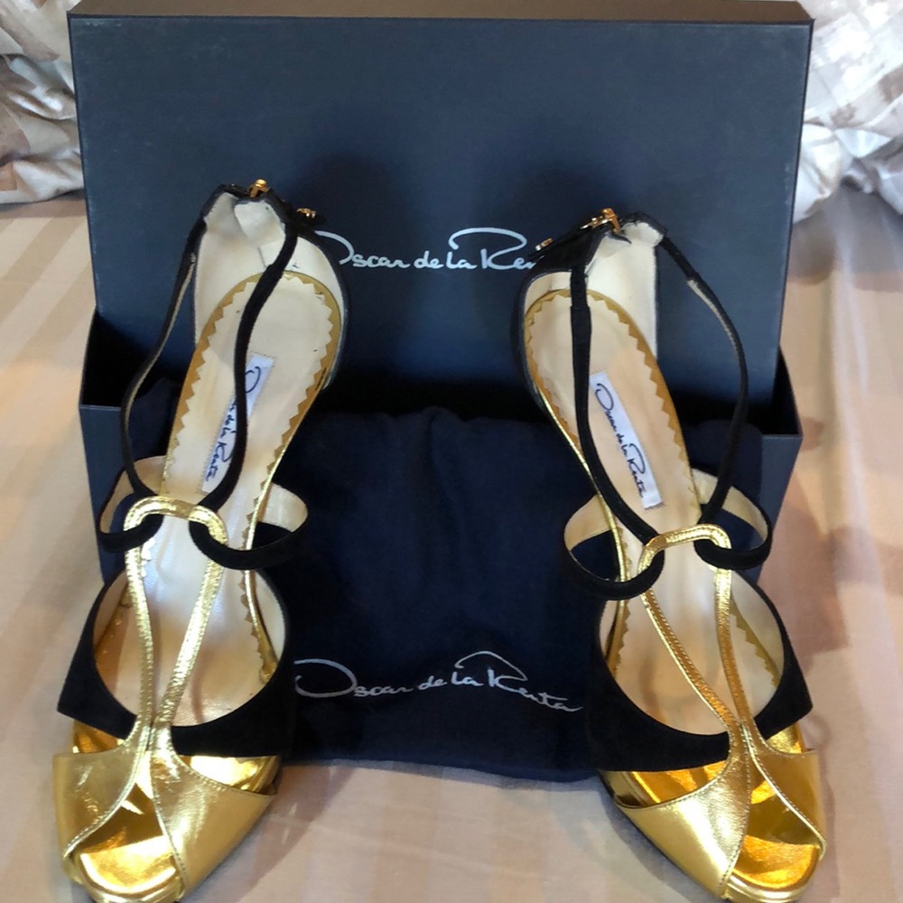 Gorgeous Oscar de la rente heels.